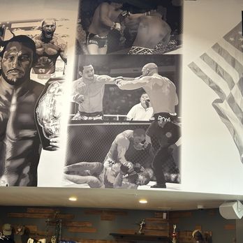 Hendos Barrel House - Steakhouses Near Me - Temecula, California