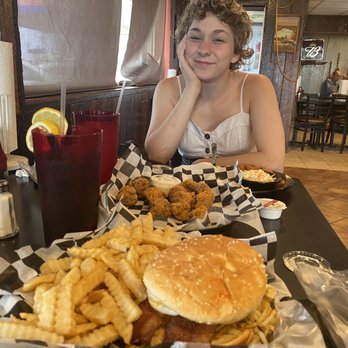 Taylor's Stateline - Nice birthday spread. - Restaurants Near Me - Neelyville, Missouri