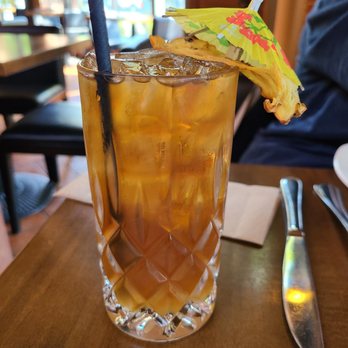 Moxies Victoria Restaurant - Long Island iced tea was decent - Canadian (New) Near Me - Victoria, British Columbia