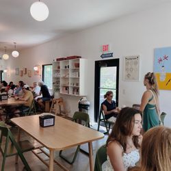 Pete's Bagels - Inside