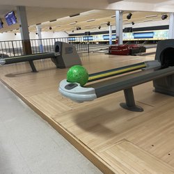 Earl-Bowl Lanes