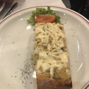 Il Cucciolo Ristorante - Garlic bread with mozzarella - Italian Near Me - Soho, XGL Il Cucciolo Ristorante - Garlic bread with mozzarella - Italian Near Me - Soho, XGL