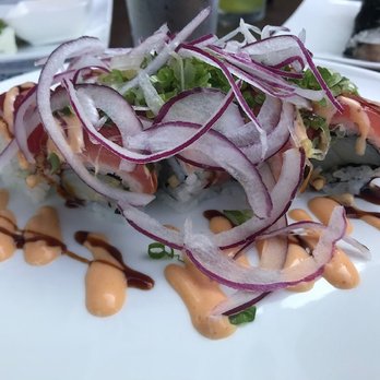 Bui Sushi - High Tide - Spicy scallop, cucumber, tuna, spicy aioli, unagi glaze, red onions - Sushi Bars Near Me - Malibu, California