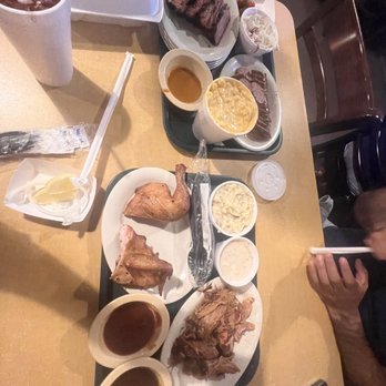 Feedstore BBQ - Sliced Brisket; Mac & Cheese;s Smoked Chicken;Pulled Pork;Cole Slaw; Mashed Taters And Gravy - Barbeque Near Me - Southlake, Texas Feedstore BBQ - Sliced Brisket; Mac & Cheese;s Smoked Chicken;Pulled Pork;Cole Slaw; Mashed Taters And Gravy - Barbeque Near Me - Southlake, Texas