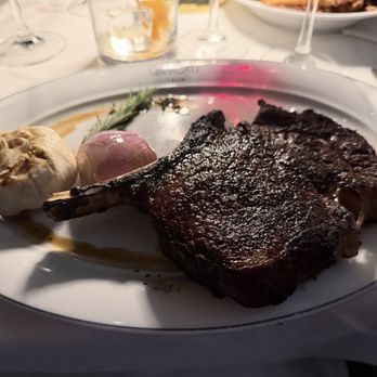 Gibsons Italia - CHICAGO CUT (22oz) - Steakhouses Near Me - Chicago, Illinois Gibsons Italia - CHICAGO CUT (22oz) - Steakhouses Near Me - Chicago, Illinois