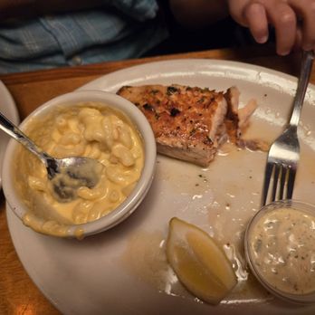Texas Roadhouse - Salmon with mac n cheese - Barbeque Near Me - Tracy, California