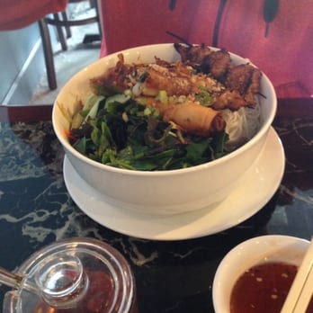 108 Vietnamese Restaurant - Vermicelli bowl with pork skewers and egg roll - Vietnamese Near Me - Kent, Washington 108 Vietnamese Restaurant - Vermicelli bowl with pork skewers and egg roll - Vietnamese Near Me - Kent, Washington