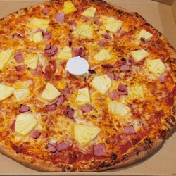 Mancini's Italian Pizza Kitchen - Large Pizza with Ham and Pineapple