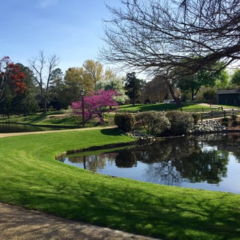 Williamsburg Inn - Hotel grounds - Hotels Near Me - Williamsburg, Virginia Williamsburg Inn - Hotel grounds - Hotels Near Me - Williamsburg, Virginia