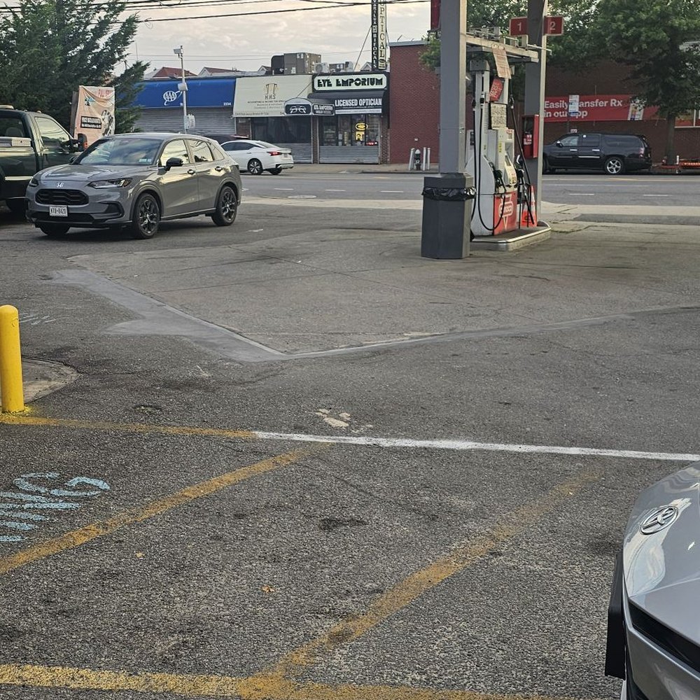 Dolly's Ices - Right next to a gas station - Ice Cream & Frozen Yogurt Near Me - Brooklyn, New York