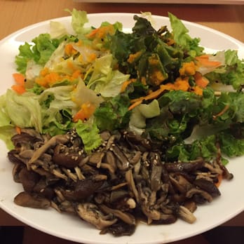 Temakeria e Cia - Salada de shimeji e shitake com molho de cenoura. - Japanese Near Me - São Paulo, SP Temakeria e Cia - Salada de shimeji e shitake com molho de cenoura. - Japanese Near Me - São Paulo, SP