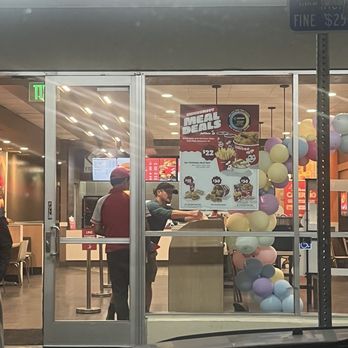 Jollibee - I came in 15 min before 9pm waited inline just to tell me they don't have no more chicken. Why they can just fry more Chicken! - Fast Food Near Me - Carson, California