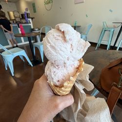 Sallie’s Old Fashioned Ice Cream & Treats - Double dip Cone