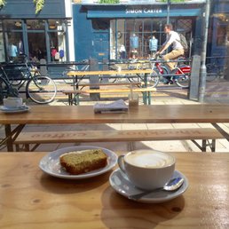 Cappuccino, pistachio cake
