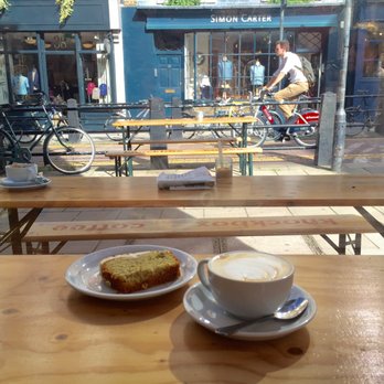 Knockbox Coffee - Cappuccino, pistachio cake - Coffee & Tea Near Me - London, XGL