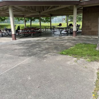 Frank Baker Park - Lots of places to sit! Great place to gather. - Tennis Near Me - Canandaigua, New York