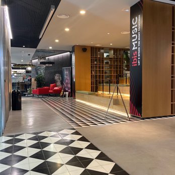 Ibis - The most nicest hotel in Barcelona - Hotels Near Me - Barcelona, B