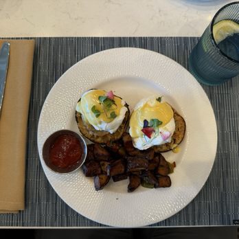 OCEAN2000 - Blue Crab Cake Benedict - New American Near Me - Fort Lauderdale, Florida