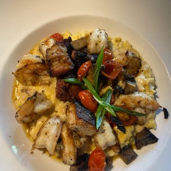 Marina Grill - Shrimp and Grits - American Near Me - Wilmington, North Carolina