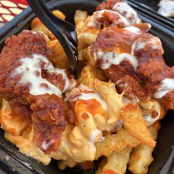 Dave's Hot Chicken - Small Top-Loaded Spicy Buffalo Mac - Chicken Shop Near Me - Lakewood, California