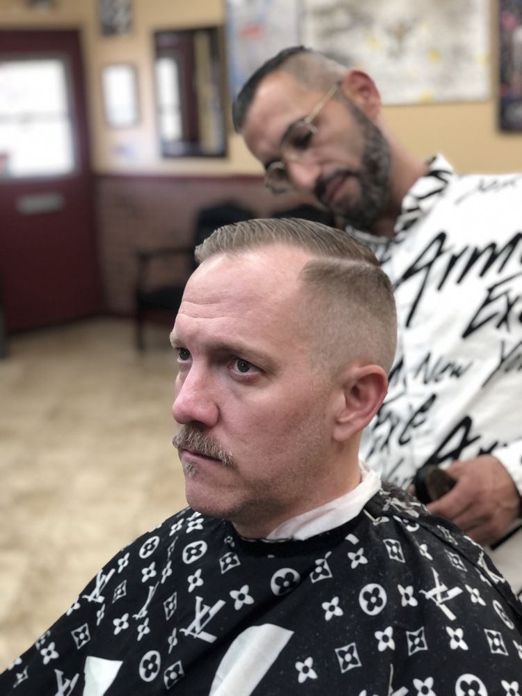 Shaving Groom Barbershop Logo