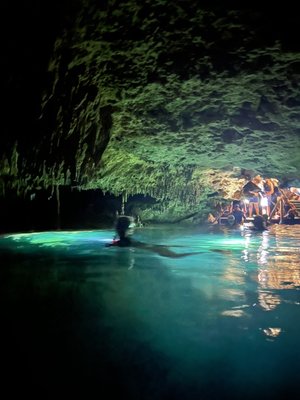 Cenote Chaak Tun by null