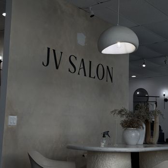 Beauty Illuminator - Front desk - Hair Salons Near Me - Aiea, Hawaii