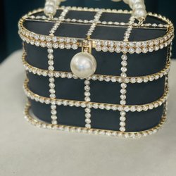 Melzie's - Evening too handle pearl clutch