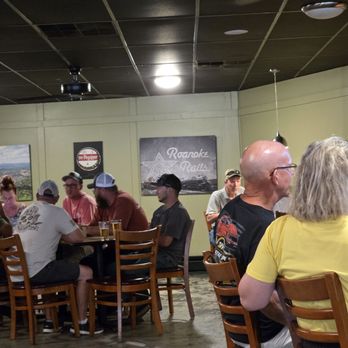Lew's Restaurant - The restaurant was full. - Pizza Near Me - Roanoke, Virginia Lew's Restaurant - The restaurant was full. - Pizza Near Me - Roanoke, Virginia