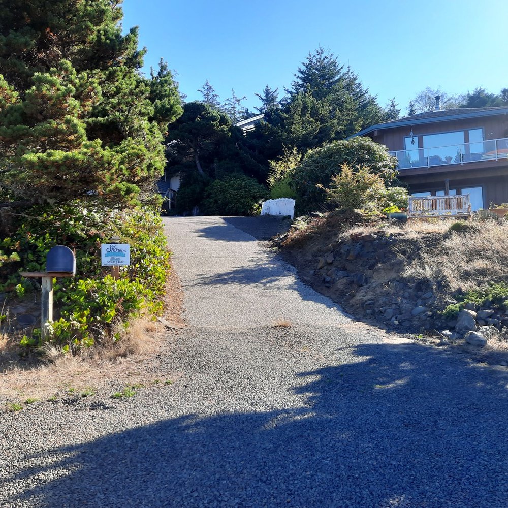 Shore Thing Vacation Rentals - Driveway up to Staring Contest - Vacation Rentals Near Me Shore Thing Vacation Rentals - Driveway up to Staring Contest - Vacation Rentals Near Me