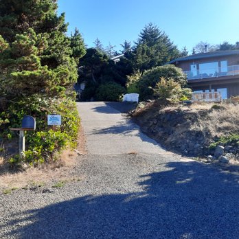 Shore Thing Vacation Rentals - Driveway up to Staring Contest - Vacation Rentals Near Me Shore Thing Vacation Rentals - Driveway up to Staring Contest - Vacation Rentals Near Me