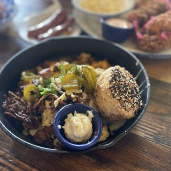Mama Bird - Pitmaster's breakfast platter - Southern Near Me - Las Vegas, Nevada Mama Bird - Pitmaster's breakfast platter - Southern Near Me - Las Vegas, Nevada