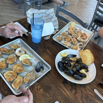 Crabby's Dockside - Oysters Cleveland and Cajun and mussels in white wine and garlic - Seafood Near Me - Clearwater Beach, Florida