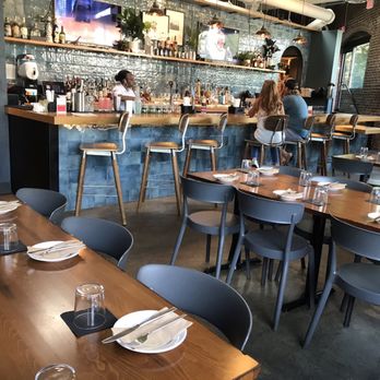 Emmy Squared Pizza - West Midtown - Bar area - Pizza Near Me - Atlanta, Georgia