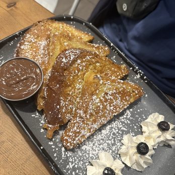 Geppetto Cafe - Classic Challah French Toast - Coffee & Tea Near Me - Pittsburgh, Pennsylvania