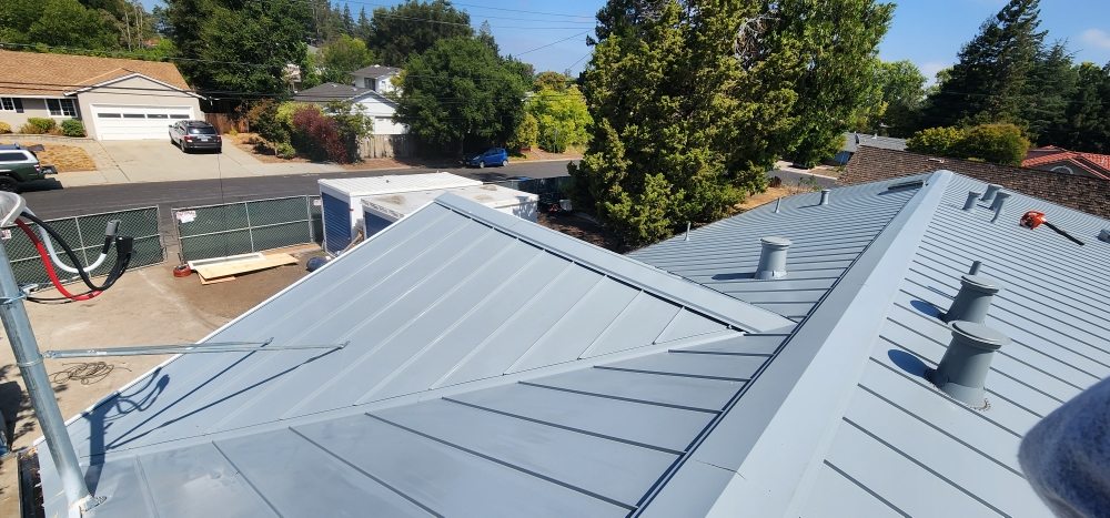 Slide of Julio & Family Roofing