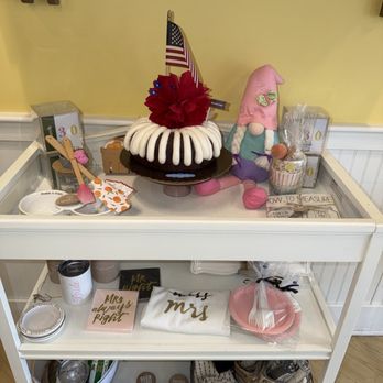 Nothing Bundt Cakes - Decor - Desserts Near Me - Orlando, Florida