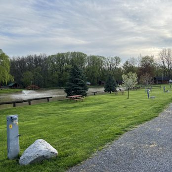 Canandaigua / Rochester KOA - Sites along pond - Campgrounds Near Me - Farmington, New York