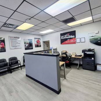 Safelite AutoGlass - Waiting area/reception/lobby - Windshield Installation & Repair Near Me - Albuquerque, New Mexico