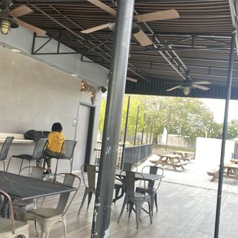 Foxtail Coffee Express - Outdoor patio with picnic tables in back - Coffee & Tea Near Me - Orlando, Florida