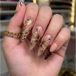 Orange Nails Bar