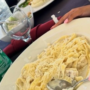 Manny's Steakhouse - Fettucini Alfredo with chicken. Ribeye and mashed potatoes. - Steakhouses Near Me - Vallejo, California Manny's Steakhouse - Fettucini Alfredo with chicken. Ribeye and mashed potatoes. - Steakhouses Near Me - Vallejo, California