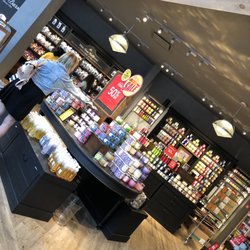 Bath & Body Works - Representing products