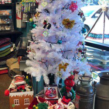Dog & Hydrant - Dog and Hydrant Christmas tree love. - Pet Groomers Near Me - Windsor, California Dog & Hydrant - Dog and Hydrant Christmas tree love. - Pet Groomers Near Me - Windsor, California
