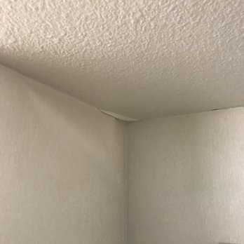 Hampton Inn Lakeland - Peeling wallpaper in the bathroom - rm 215 - Hotels Near Me - Lakeland, Florida