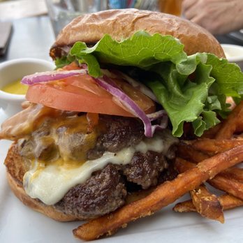 Shadow Hills Golf Club - Smash Burger - Golf Near Me - Indio, California