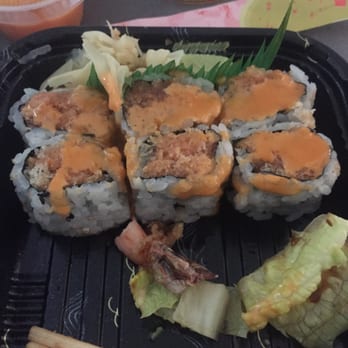 Akami - Horible grey colored, smelly, mostly mushy crumbs and not even spicy spicy tuna roll... - Japanese Near Me - New York, New York