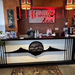 Fun decor and great lunch specials!