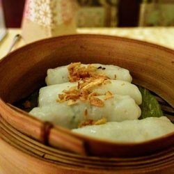 China White - Sehr guter Start: "Fan Pao" (gedämpfte Reisteigröllchen mit Schweine- und Garnelen-Hackfüllung und süßer Sojasoße)