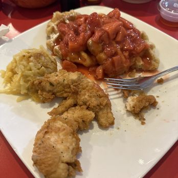 Elvira's Cafe - Chicken and waffles with strawberries. - American Near Me - Sevierville, Tennessee Elvira's Cafe - Chicken and waffles with strawberries. - American Near Me - Sevierville, Tennessee